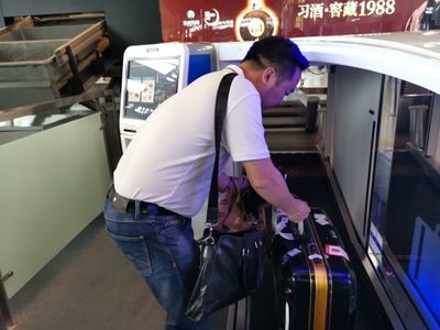 东航在白云机场T1航站楼推自助行李托运服务